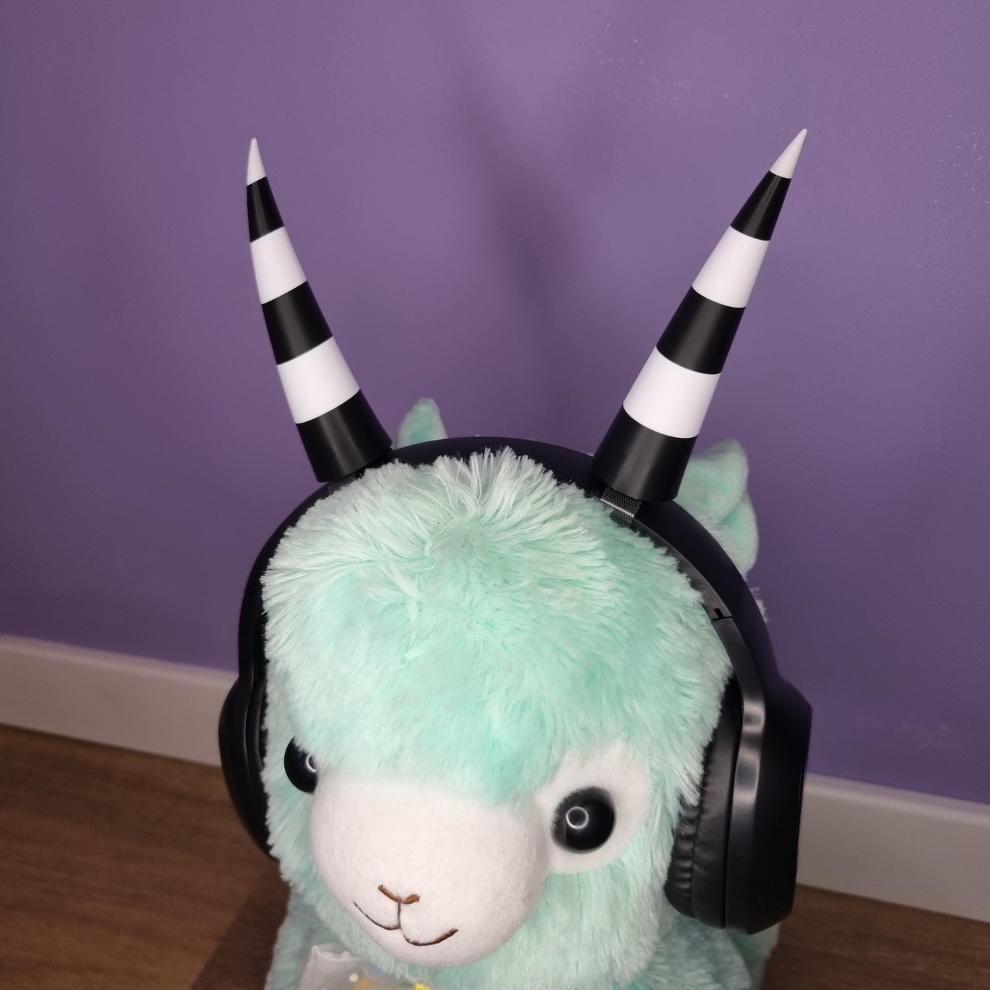 Headset accessory: 3d printed imp horns (black & white stripes)