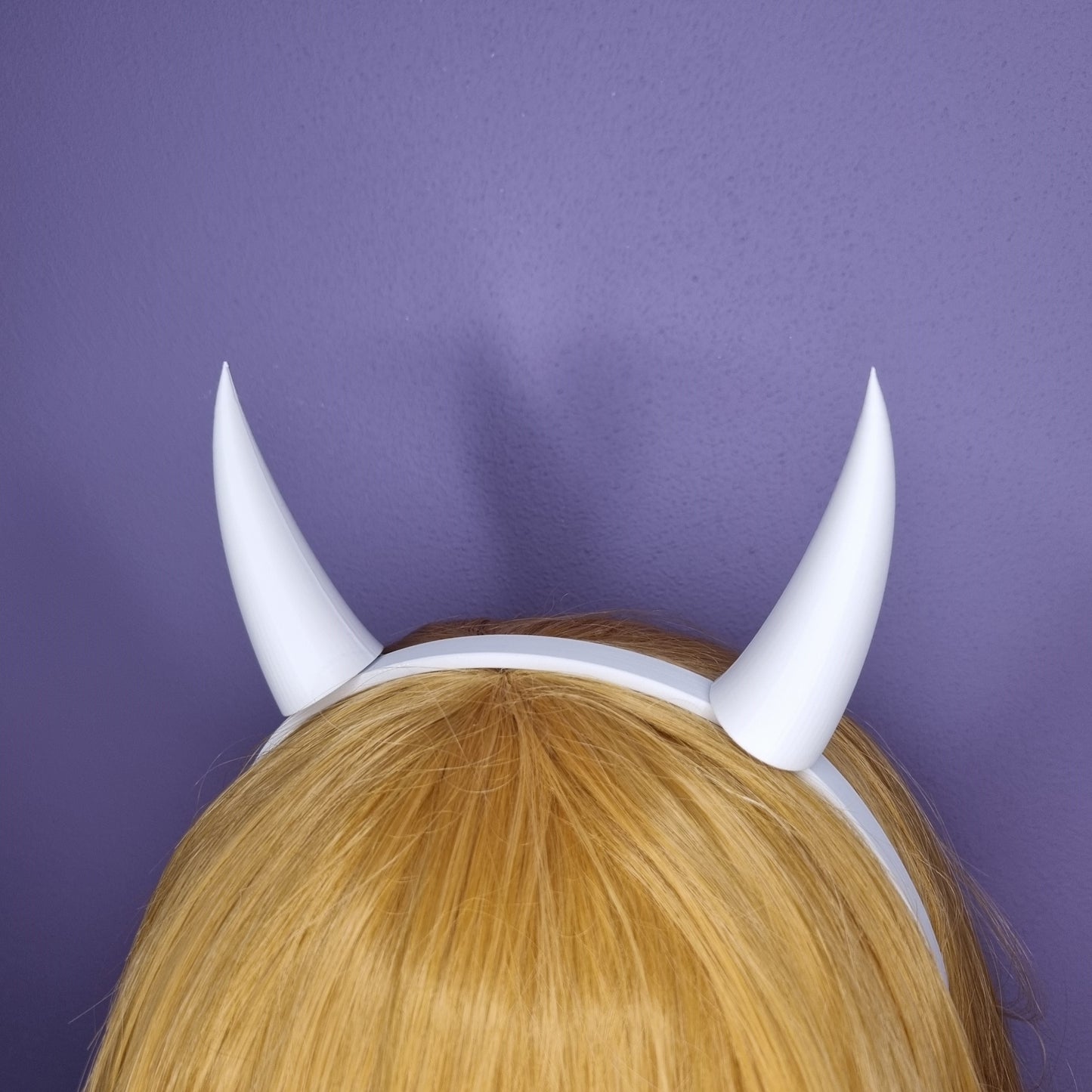 Small single colored horns