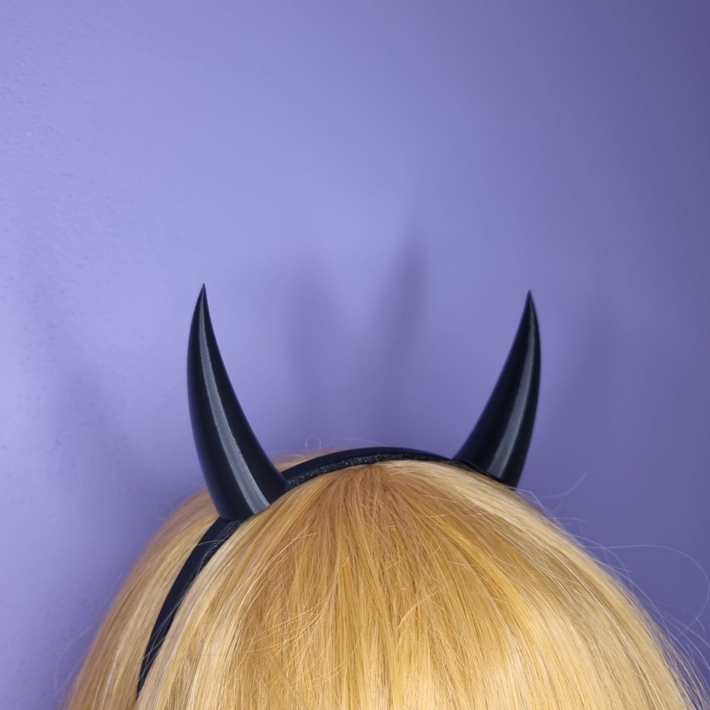 Small single colored horns