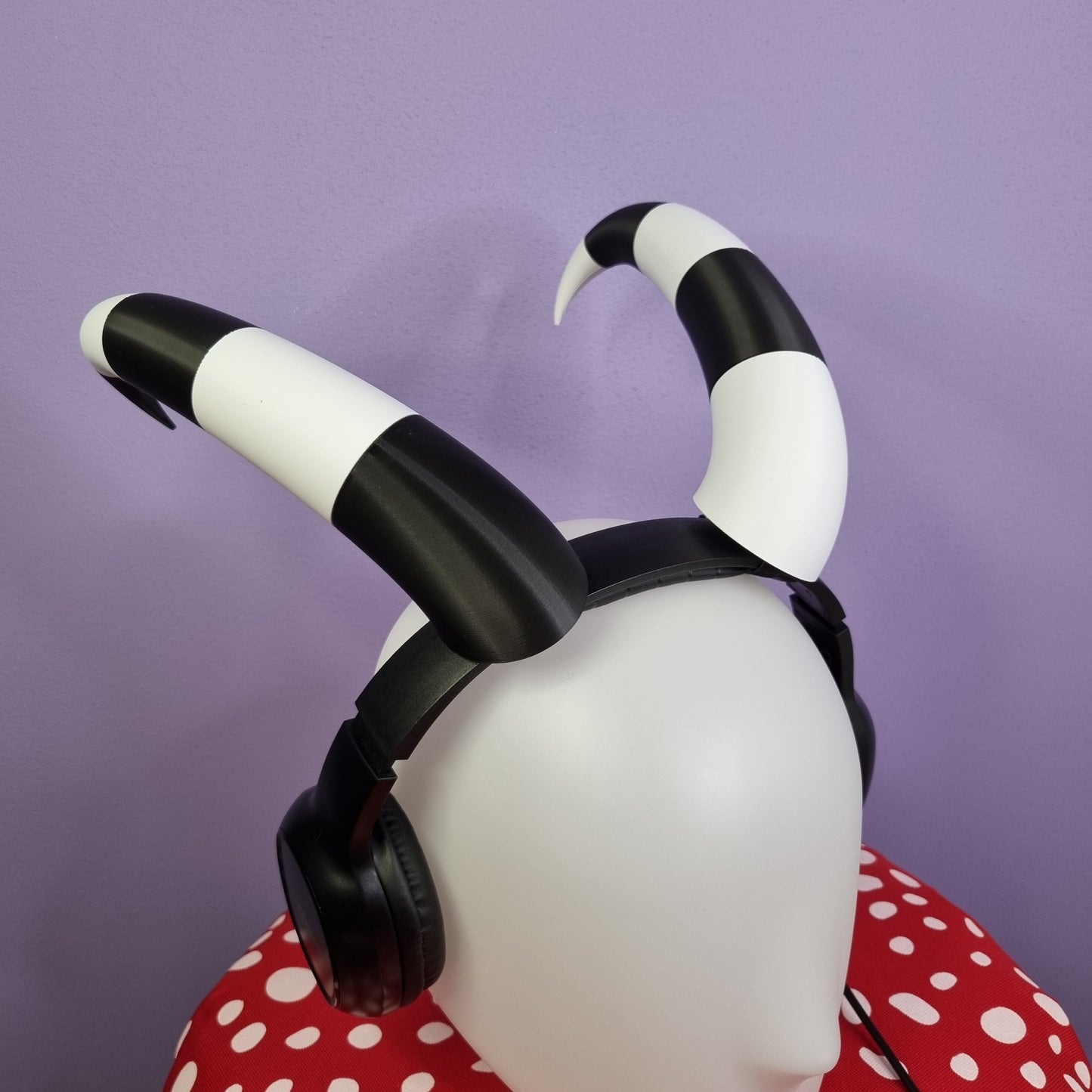 Asymmetrical(!) customizable 3d printed imp cosplay horns for headset